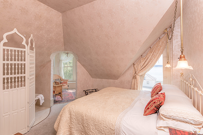 The Old Consulate Tower Suite